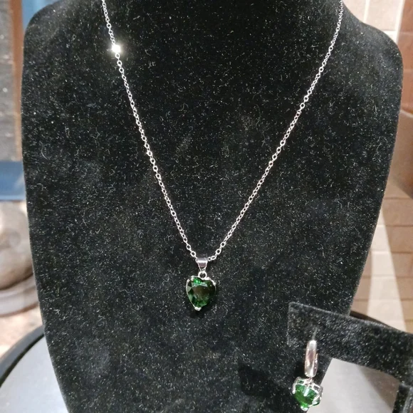Girl's 3pc. Dainty Sterling Silver .925 Green CZ Heart Jewelry Set.